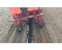 河北張北一膜兩行甜菜移栽機現場效果